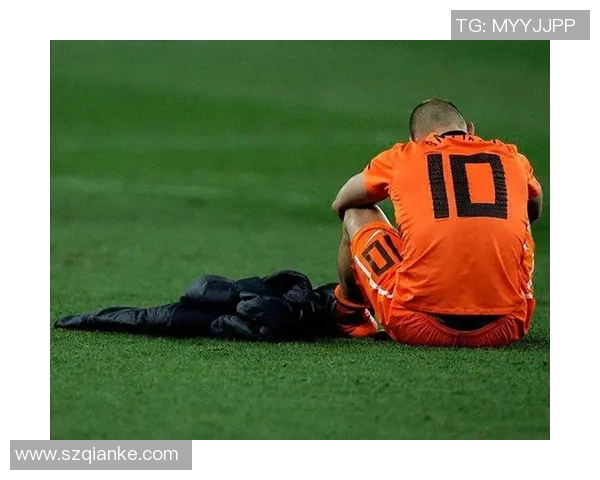 足球巨星的痛苦瞬间:从伤病到失误,他们的心碎时刻与背后故事 足球巨星的痛苦瞬间:从伤病到失误,他们的心碎时刻与背后故事